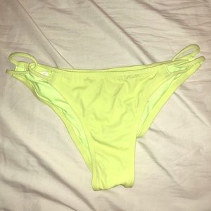 Victoria secret cheeky bottom size L
